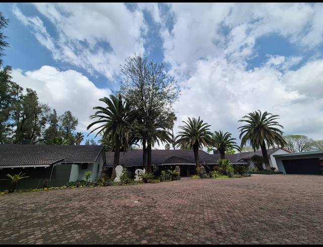 5 BEDROOM HOUSE FOR SALE IN VANWAARTSHOF